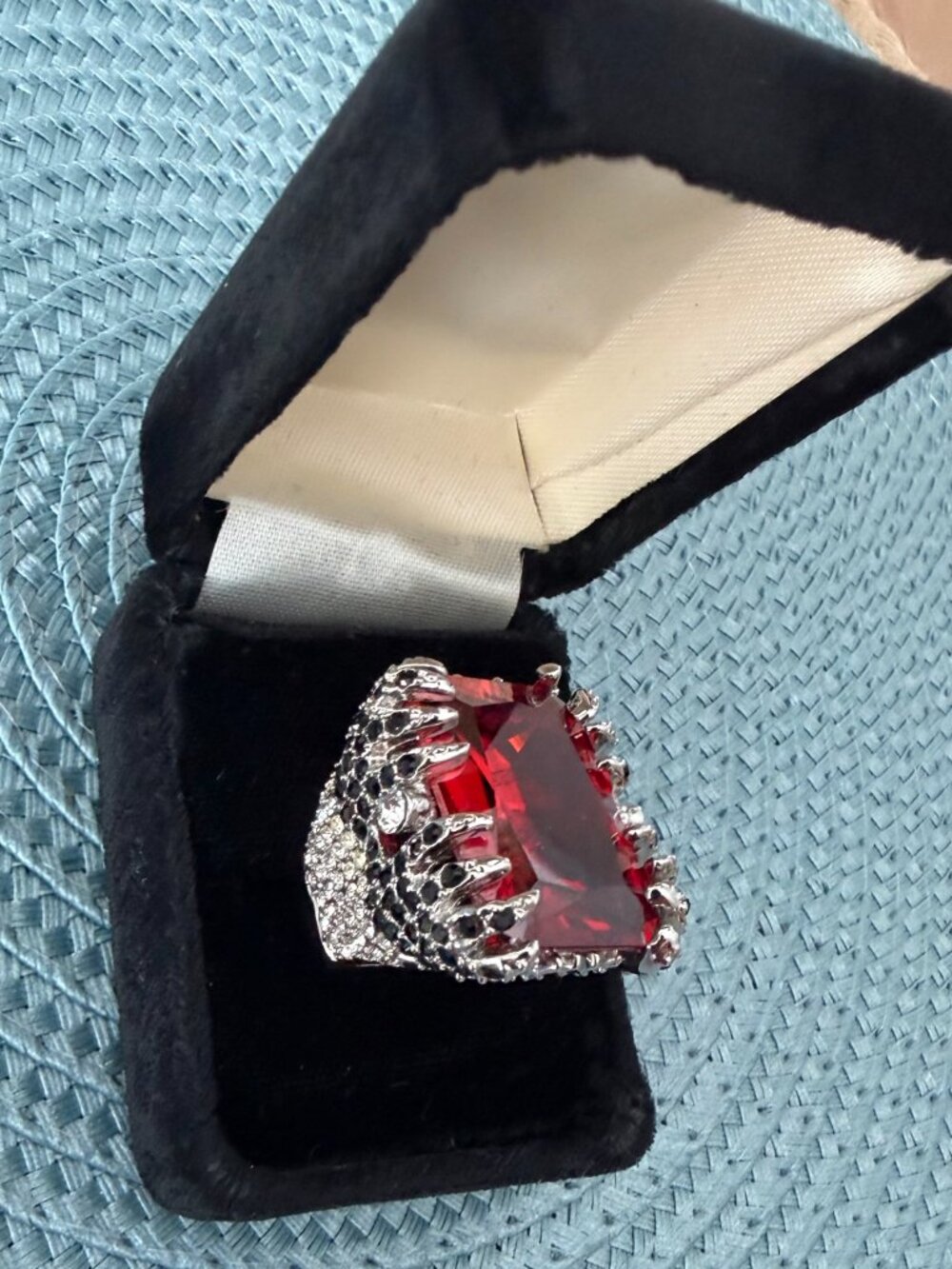 ONE OF A KIND RING - Picture 2 of 6